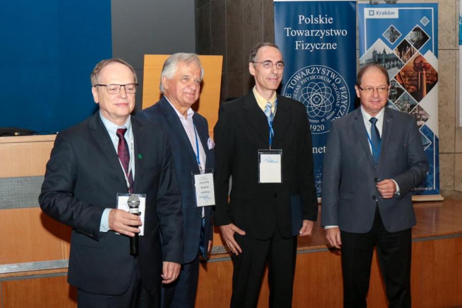 prof. Adam Miranowicz z nagrodą im. Wojciecha Rubinowicza. Fot. Adam Koprowski