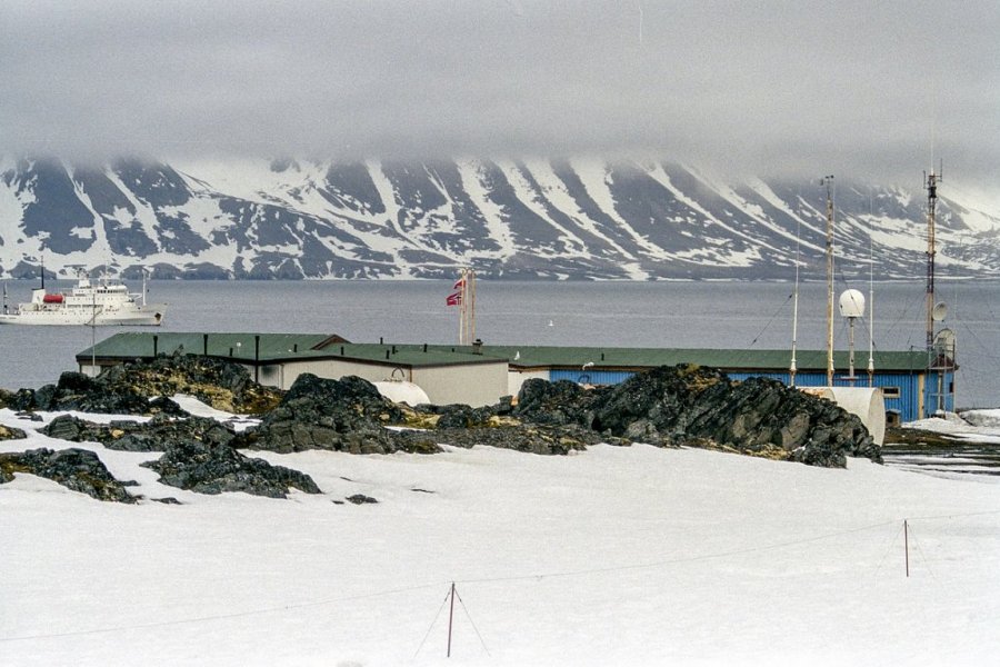 Spitsbergen, Hornsund Polish Arctic Station, fot. Jerzy Strzelecki, Wikipedia Commons