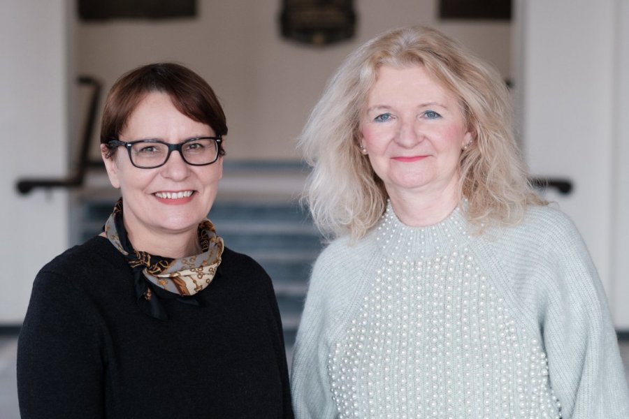 Dyrektor CSP Katarzyna Linke i prorektor prof. Katarzyna Dziubalska-Kołaczyk działają w zespole, który zajmuje się wdrażaniem zasad HR Excellence na Uniwersytecie, fot. Adrian Wykrota