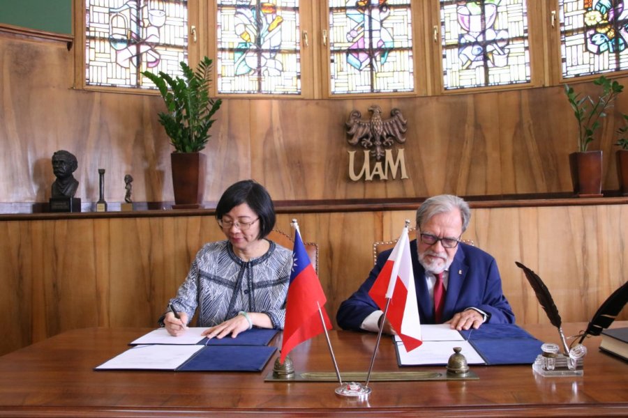 22 października 2019 Narodowa Centralna Biblioteka Tajwanu i Uniwersytet im. Adama Mickiewicza podpisały umowę o powołaniu w UAM Tajwańskiego Centrum Zbiorów Sinologicznych. Fot. Adrian Wykrota