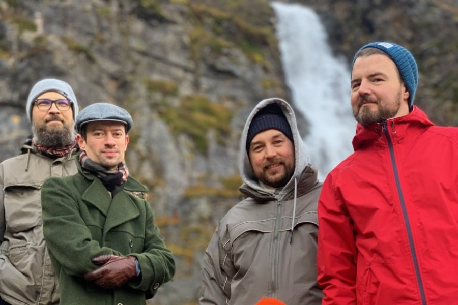 Dr Andrzej Marzec (pierwszy z prawej) na warsztatach pod kołem podbiegunowym