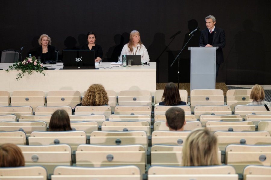 „Administracja wydziałowa UAM w rzeczywistości epidemii COVID-19” Fot. Adrian Wykrota