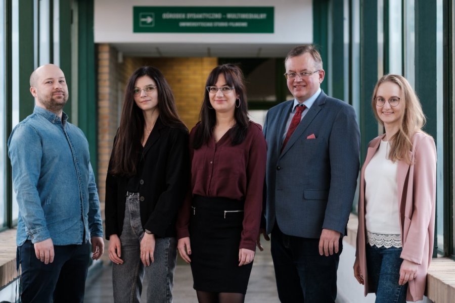 Od lewej: dr Michał Taube,  Karolina Rucińska,  Joanna Maksim,  prof. dr hab. Maciej Kozak, dr Daria Wojciechowska