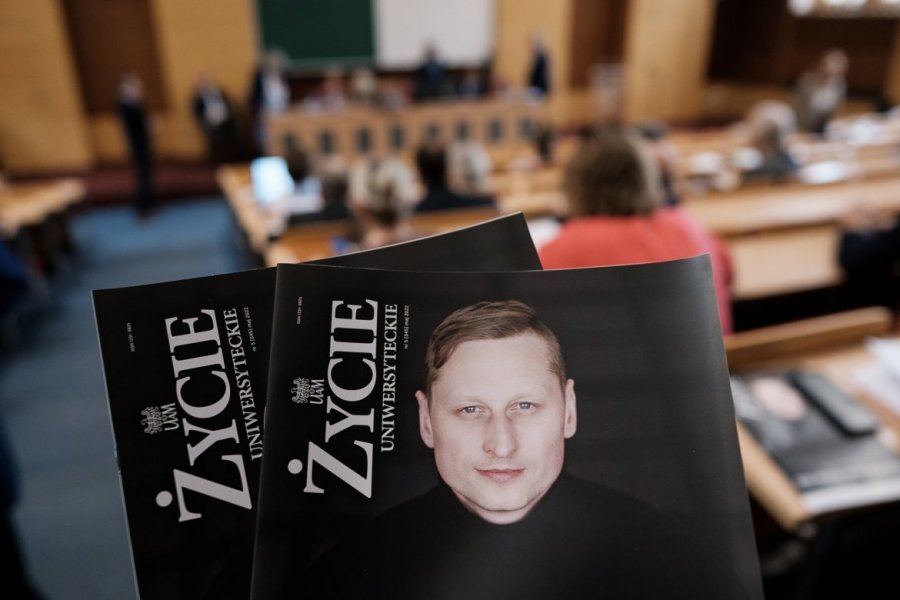 Okładka Życia Uniwersyteckiego. Fot. Adrian Wykrota
