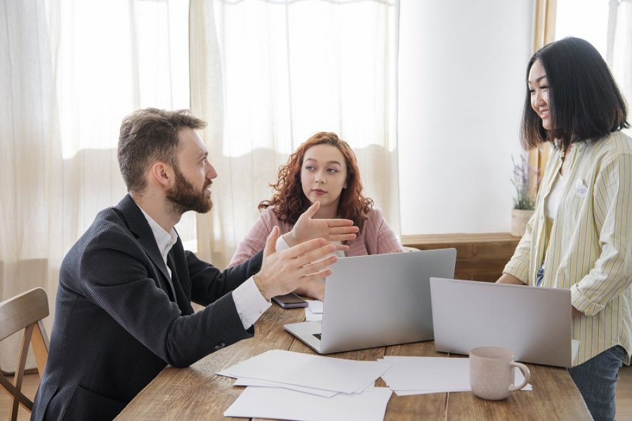 Debata odbędzie się 18 maja, fot. Freepik.com