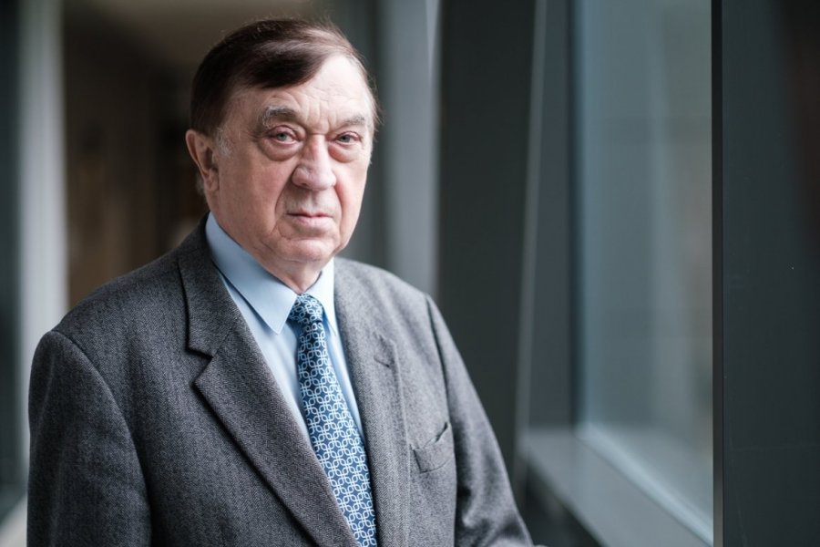 Prof. Bogdan Marciniec Fot. Adrian Wykrota