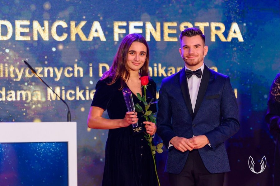 Oliwia Trojanowska z nagrodą