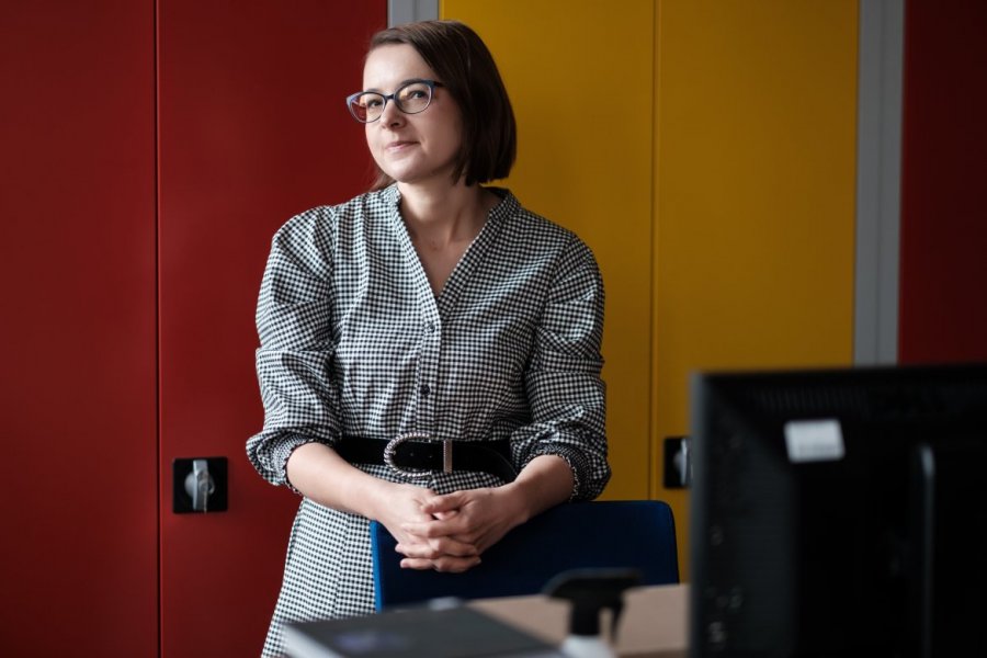 Dr Kamila Kłudkiewicz, koordynatorka Repozytorium Cyfrowego Archiwum Audiowizualnego Wydziału Nauk o Sztuce (DARIAH-PL), fot. Adrian Wykrota