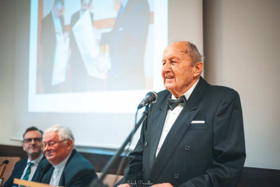 Księga jubileuszowa dla prof. Wojciecha Łączkowskiego Fot. Jakub Powałka