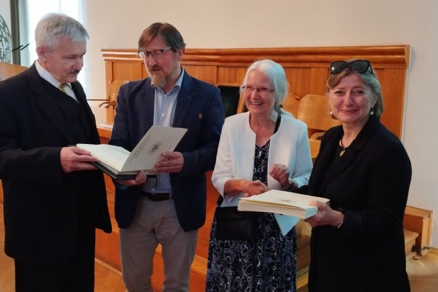 Zanim podręcznik został wpisany na listę MEN, w Krakowie, w siedzibie Polskiej Akademii Umiejętności, miała miejsce uroczystość przyznania całej serii „Europa. Nasza historia” prestiżowego wyróżnienia dla najlepszego podręcznika roku 2024, na podstawie oceny dokonanej przez niezależnych recenzentów każdego z tomów.   Fot. Andreas Palluch