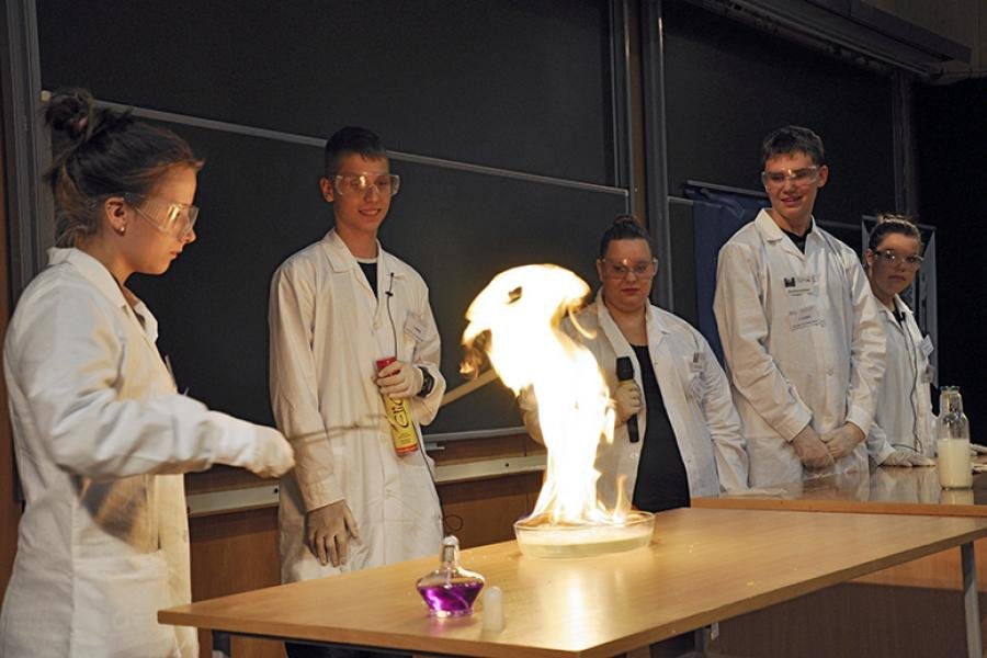 Zdjęcie z Ogólnopolskiego Festiwalu Nauki Przyrodnicze na Scenie, który odbył się na Wydziale Fizyki