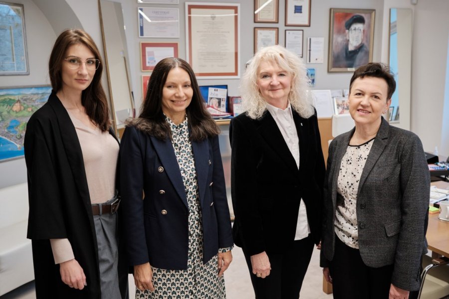 Dr Weronika Dopierała-Kalińska, prof. UAM Hanka Błaszkowska, prof. Katarzyna Dziubalska-Kołaczyk oraz prof. UAM Agnieszka Kiełkiewicz-Janowiak, fot. Władysław Gardasz